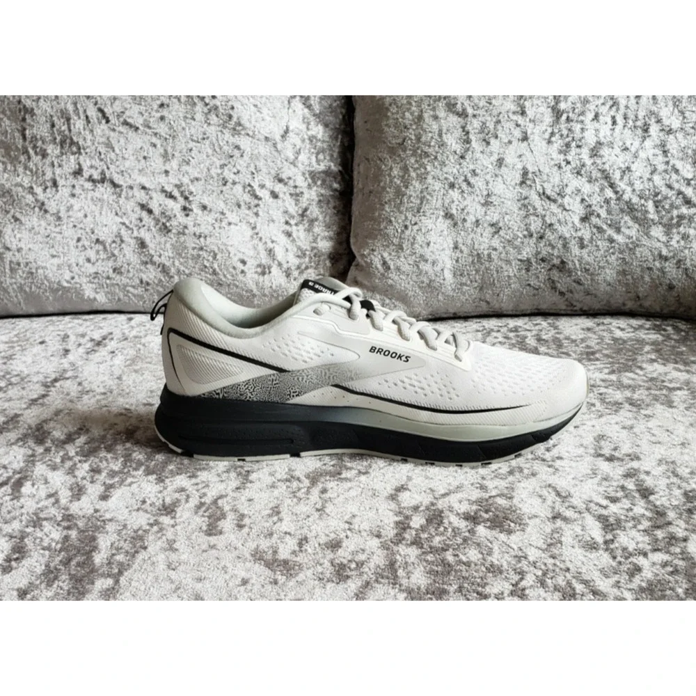 Brooks Trace 3 Womens Running Shoes White Oyster Black Wide Size 12